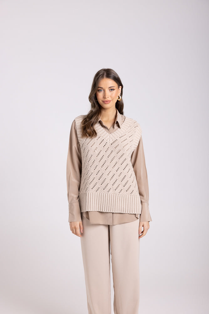 3003 - POINTELLE V NECK VEST
