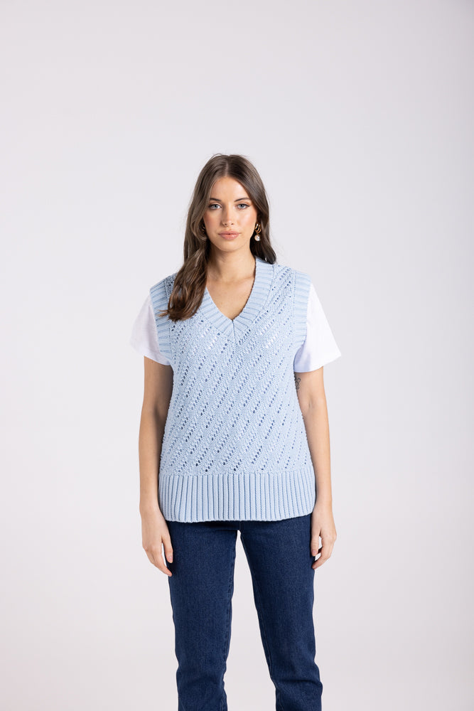 3003 - POINTELLE V NECK VEST