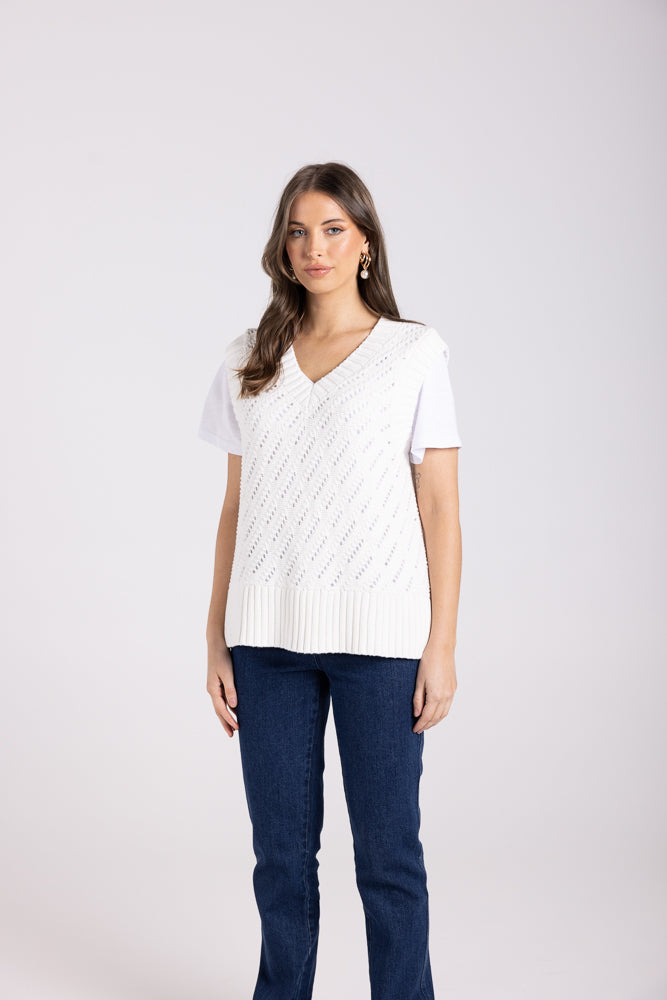 3003 - POINTELLE V NECK VEST