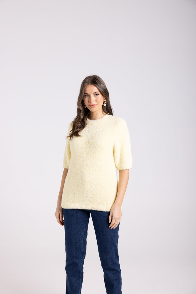 3005 - FLUFFY S/SLV CREW KNIT