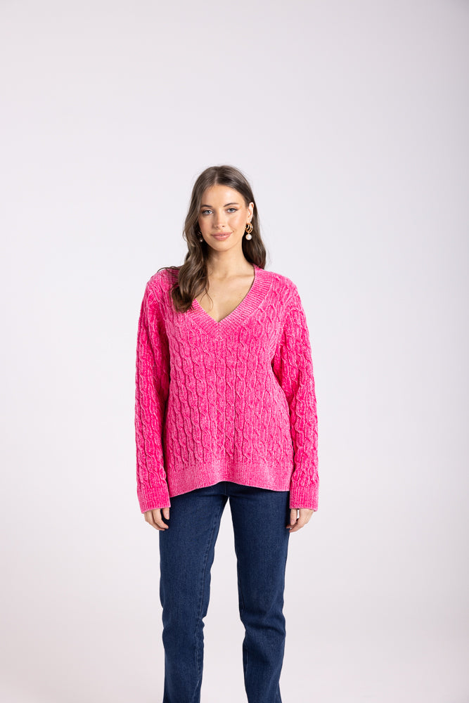 3008 - V NECK CHENIELLE CABLE KNIT