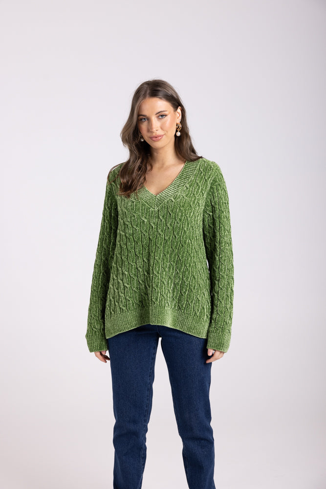 3008 - V NECK CHENIELLE CABLE KNIT