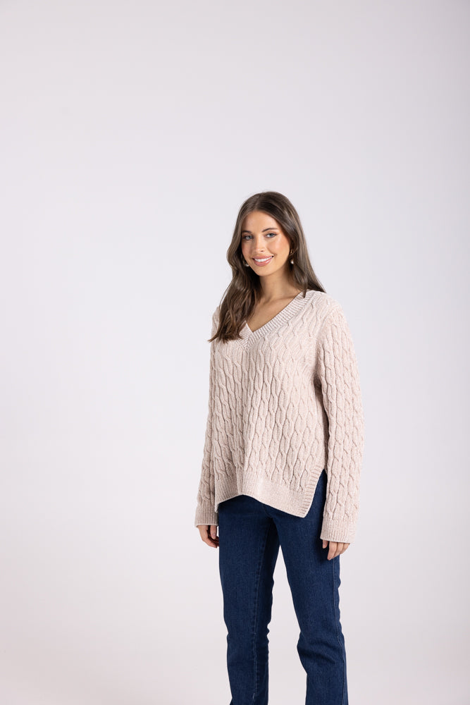 3008 - V NECK CHENIELLE CABLE KNIT