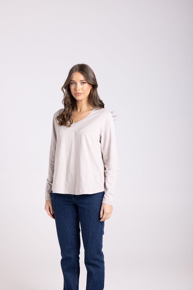 3027 - V NECK L/SLV TOP