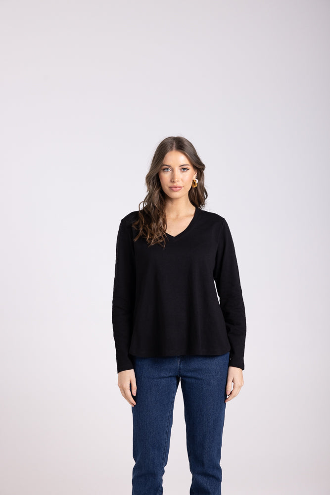 3027 - V NECK L/SLV TOP