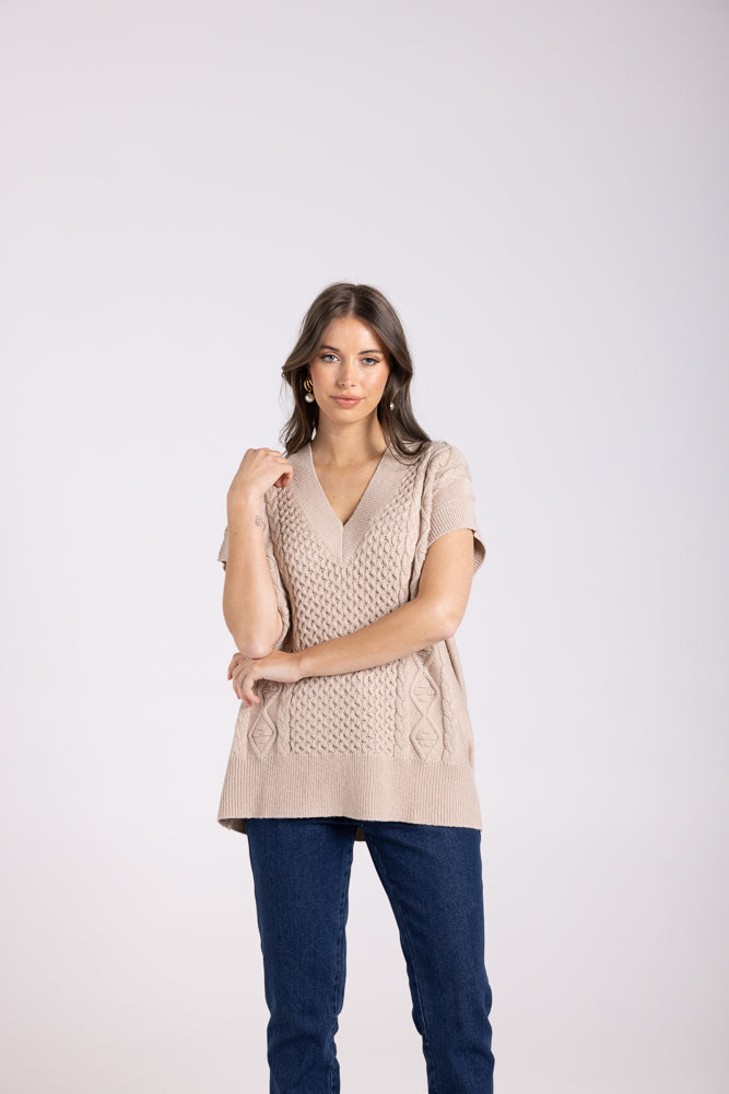 3086 - CABLE V NECK VEST