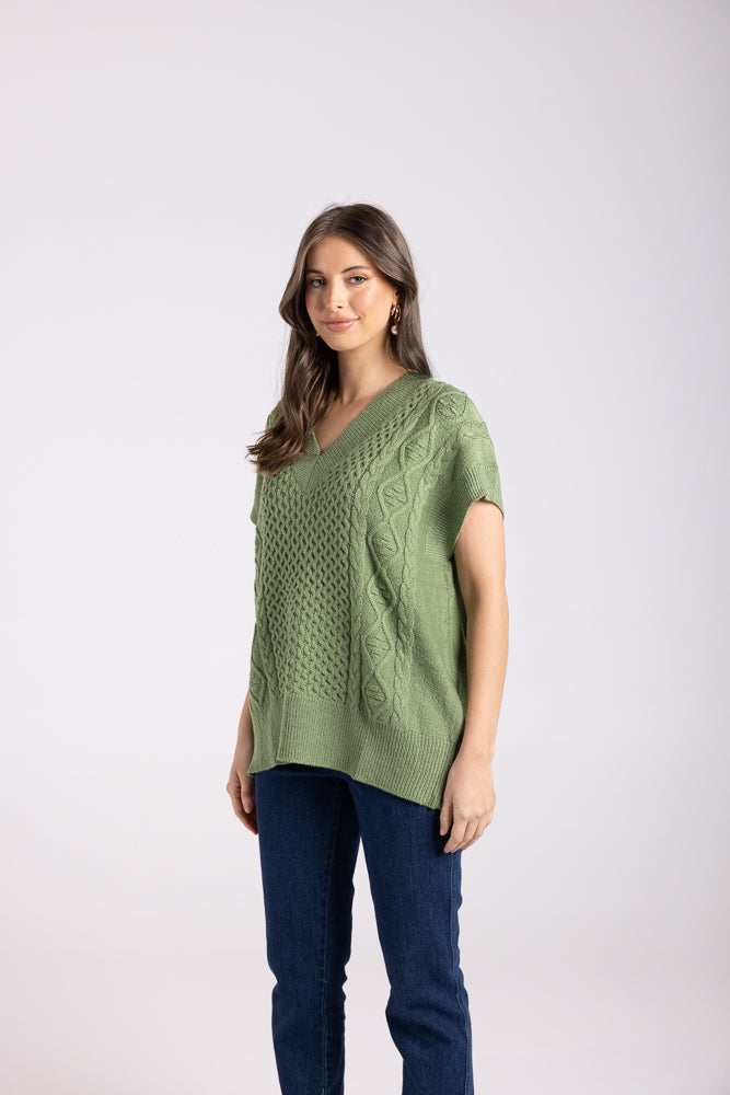 3086 - CABLE V NECK VEST