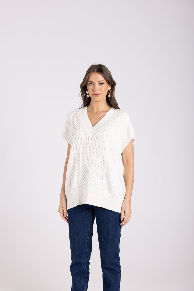 3086 - CABLE V NECK VEST