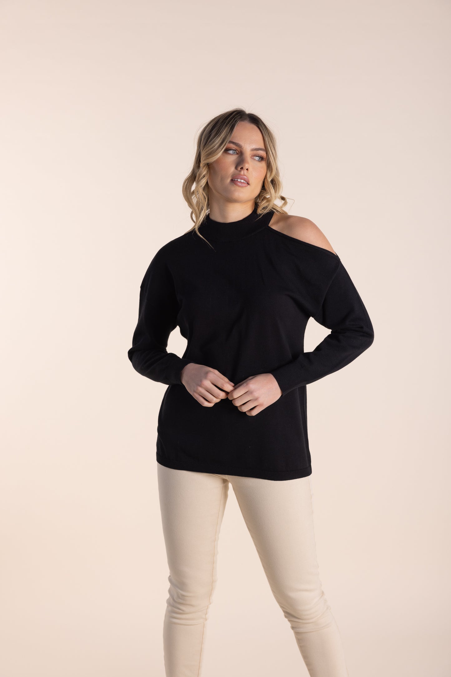 2515 - Out Shoulder Sweater