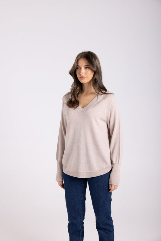 3015 - MERINO V NECK KNIT WITH SCOOP HEM