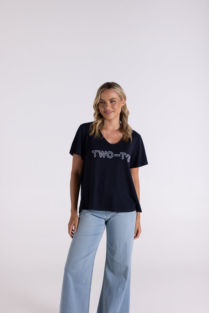 3112 - RAW V-NECK T SHIRT W/CRYSTAL LOGO SILBVER EMBRO.