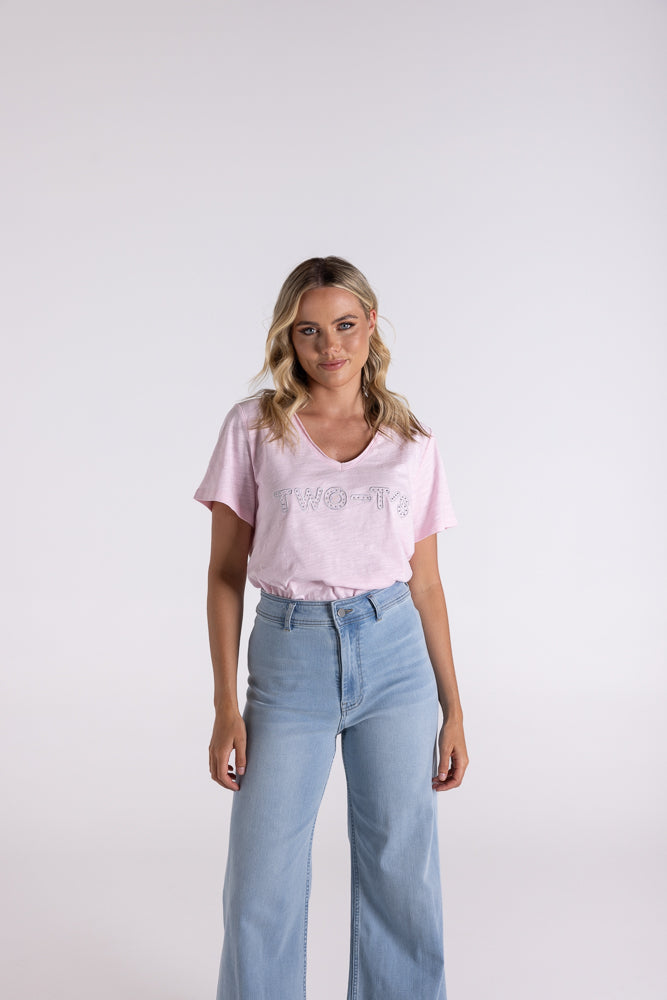 3112 - RAW V-NECK T SHIRT W/CRYSTAL LOGO SILBVER EMBRO.